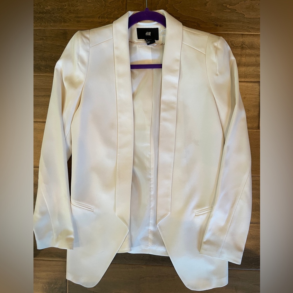 H&M cream tuxedo jacket